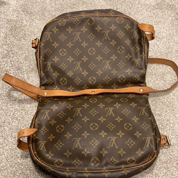 (sold) Louis Vuitton Saumur - Picture 10 of 15